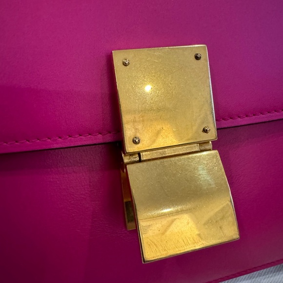 CELINE
Pink Box Leather Medium Classic Box Flap Bag (Pre-loved) with dust bag. - Picture 5 of 15